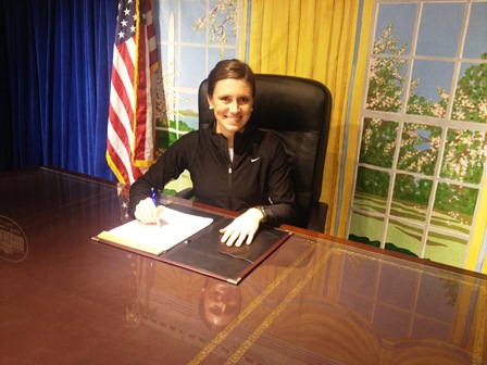 white house_jes at desk 2