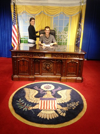 white house_matt and jes at desk