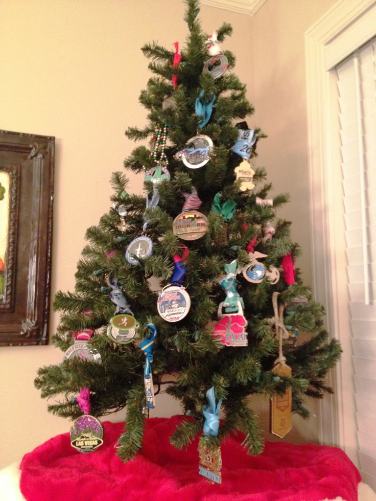 Race medal Christmas tree on runladylike.com